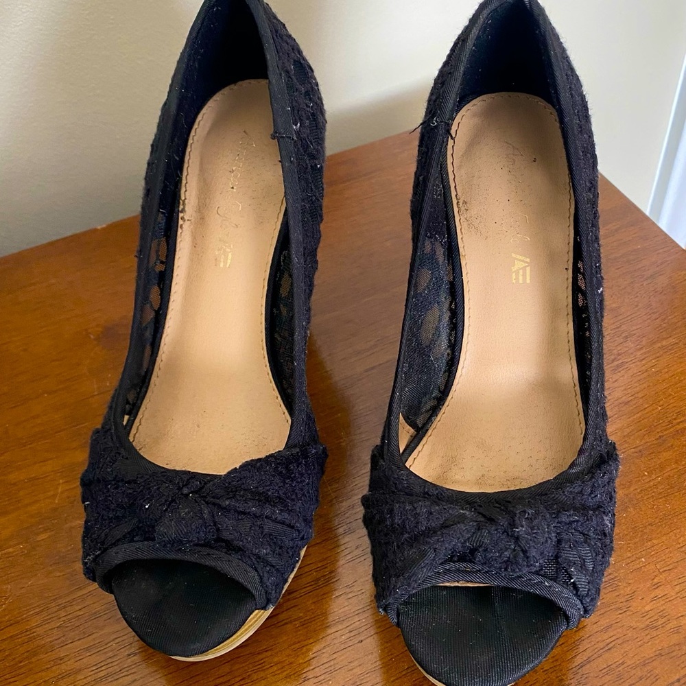 3/$15 💰Cute black peep toe wedge sandal.